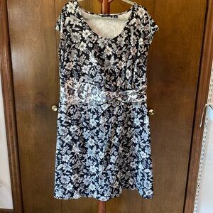 Size 2X black/white floral print dress